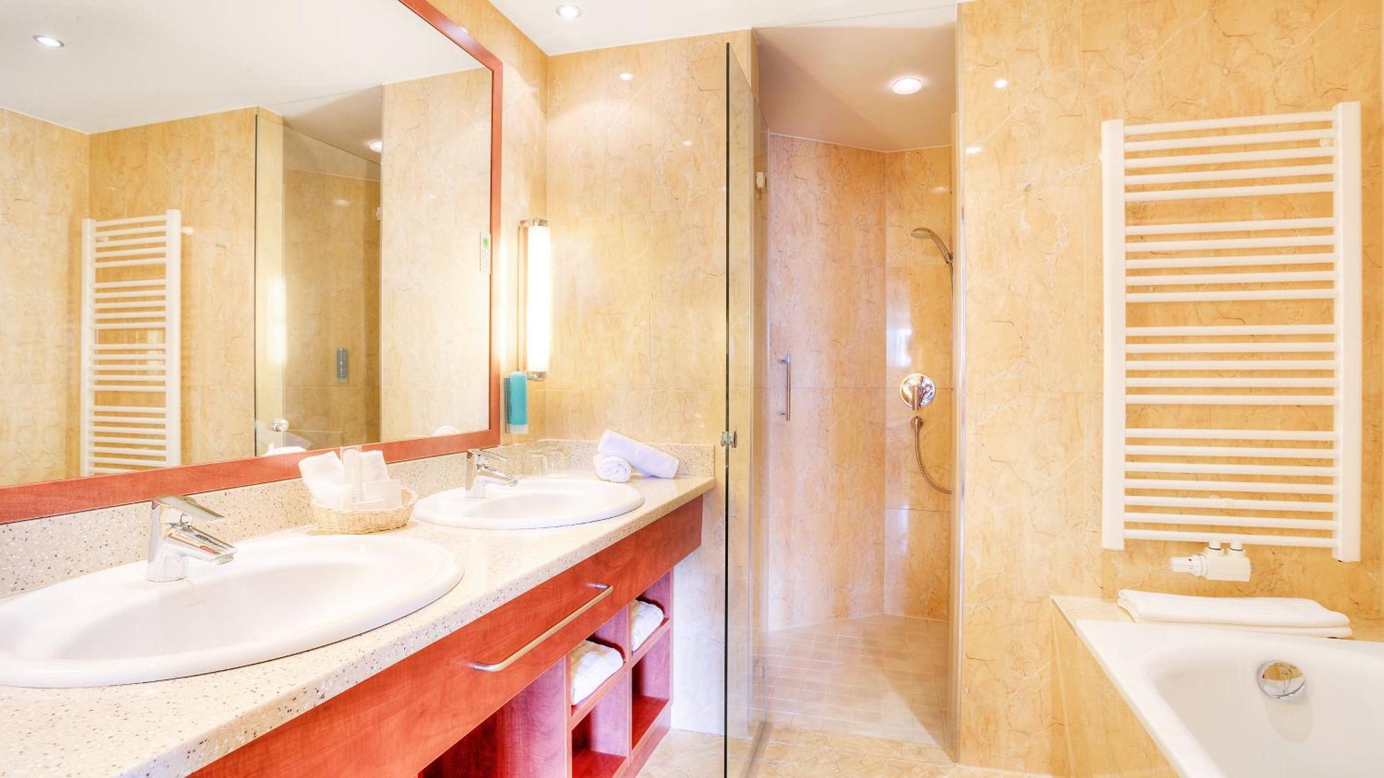 Hotel Zur Post - Ein Rovell Hotel ゼーバート・ヘリングスドルフ エクステリア 写真