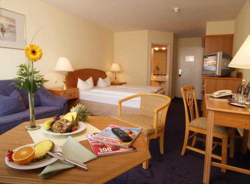 Hotel Zur Post - Ein Rovell Hotel ゼーバート・ヘリングスドルフ エクステリア 写真
